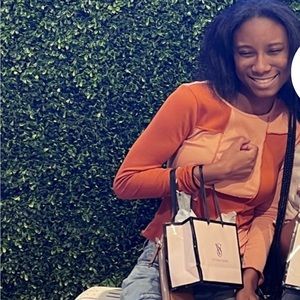 Meet your Posher, Cara